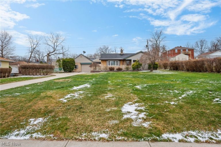3803 Center Drive, Parma, OH - Photo 2