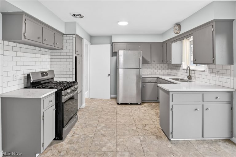 12304 Havana Road, Garfield Heights, OH - Photo 3