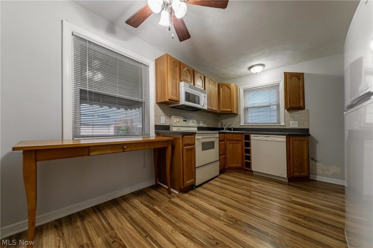 5224 48th Street, Parma, OH - Photo 6