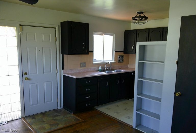 1168 Jeanie J Avenue, Akron, OH - Photo 4