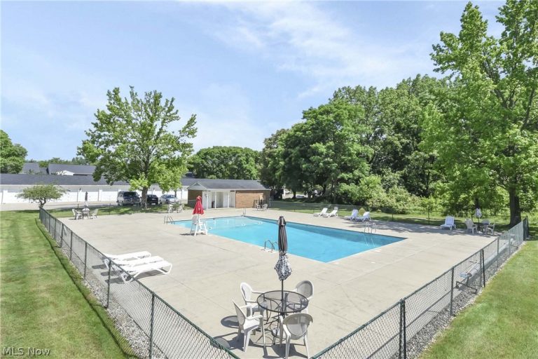 26195 Raintree Boulevard #B4, Olmsted Falls, OH - Photo 5