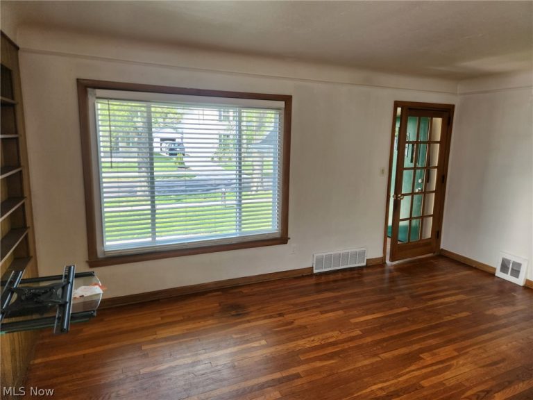 21300 Wilmore Avenue, Euclid, OH - Photo 3