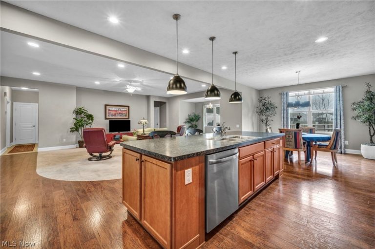 38475 Kingsbury Drive, North Ridgeville, OH - Photo 4