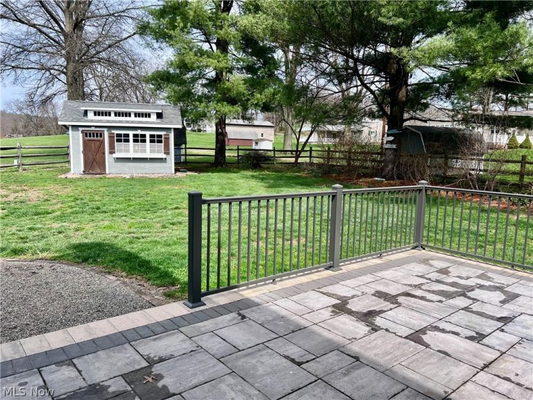 105 Poolview Circle, Dover, OH - Photo 8