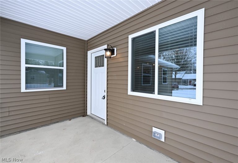 10209 Bryant Avenue, Columbia Station, OH - Photo 3