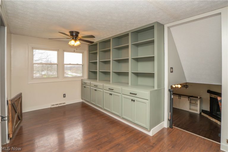 10288 Hunting Hills Avenue, Hartville, OH - Photo 8