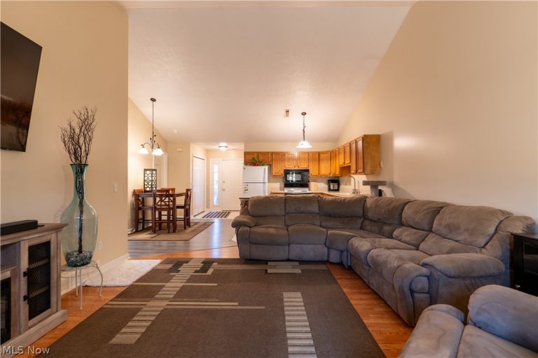 204 Harbor Ridge Lane, Fairport Harbor, OH - Photo 4