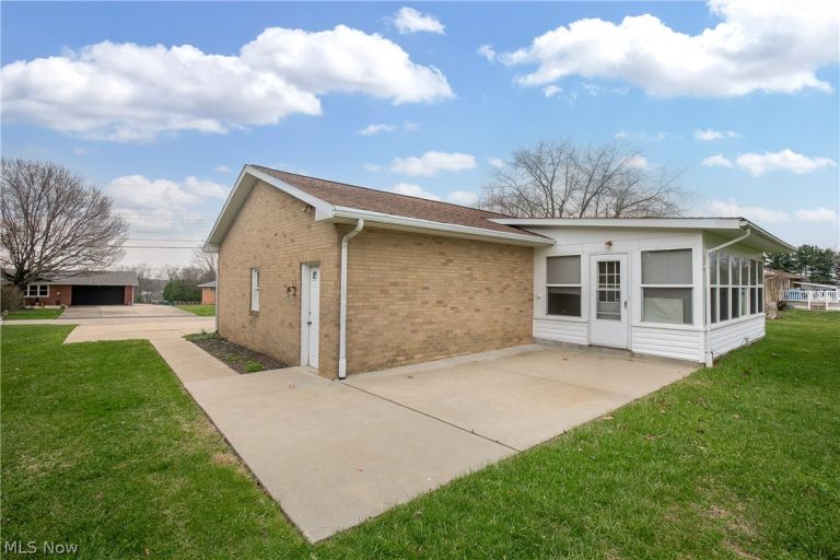 6231 Howland Street, Louisville, OH - Photo 4