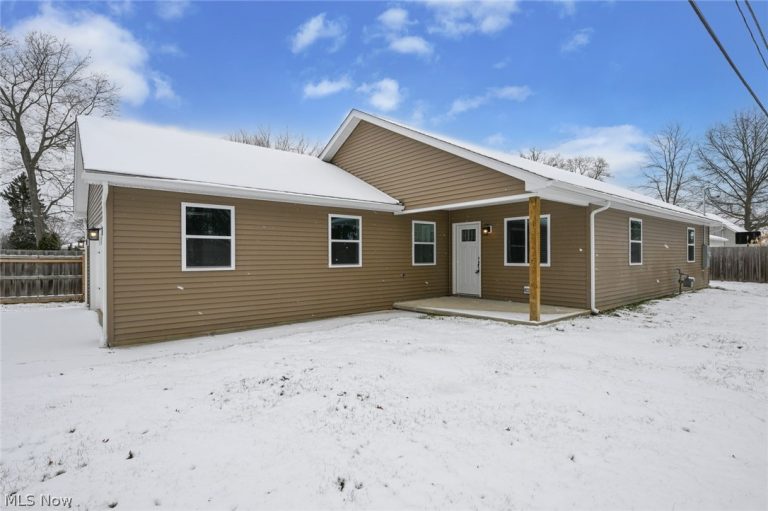 10209 Bryant Avenue, Columbia Station, OH - Photo 2