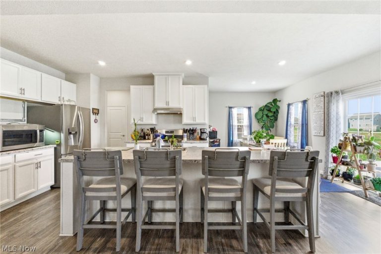 9194 Winfield Lane, North Ridgeville, OH - Photo 8