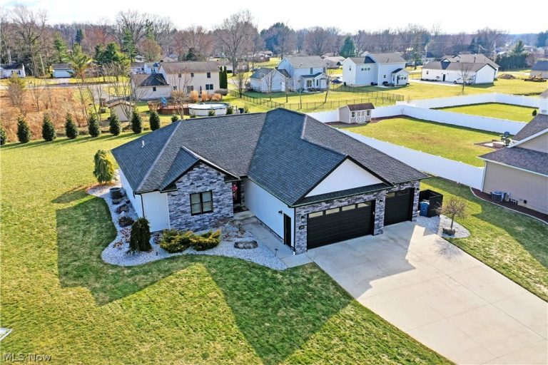 4885 Treeline Trail, New Middletown, OH - Photo 4