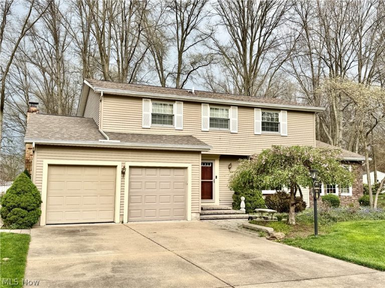 243 Greenbriar Drive, Cortland, OH - Photo 3