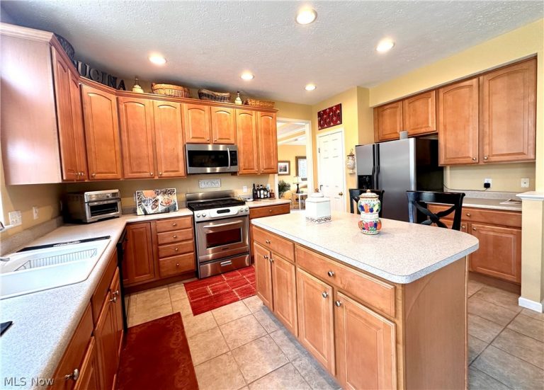 6062 White Tail Lane, Lorain, OH - Photo 6