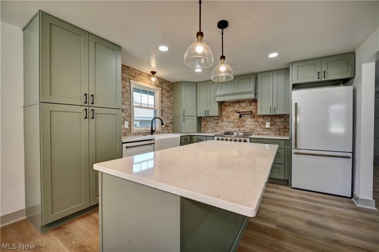 212 High Street, Dover, OH - Photo 5