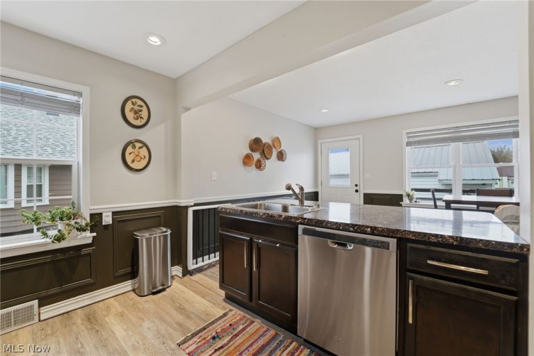 229 Elm Street, Geneva, OH - Photo 8