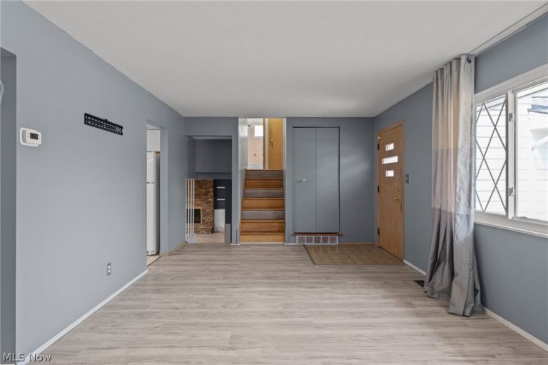 6516 Glenallen Avenue, Solon, OH - Photo 8