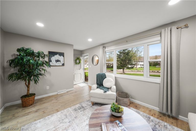 2051 Presidential Parkway #28, Twinsburg, OH - Photo 4