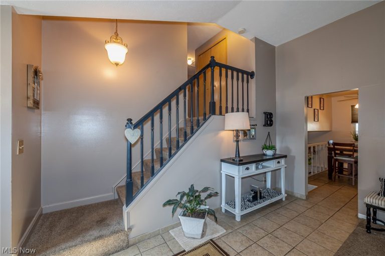 423 Decker Drive, Seven Hills, OH - Photo 8