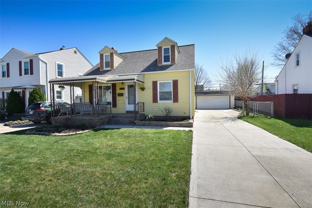 2929 Commonwealth Drive, Parma, OH