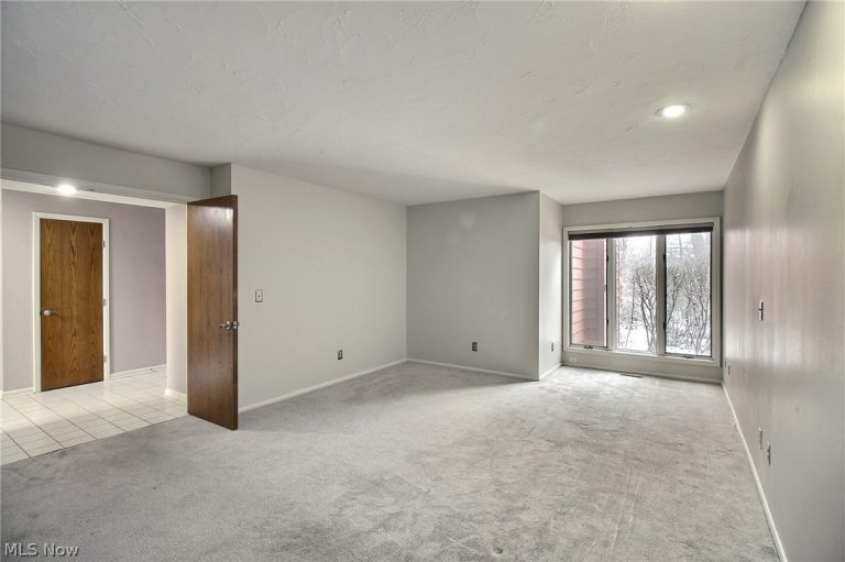 25818 Fairmount Boulevard, Beachwood, OH - Photo 8