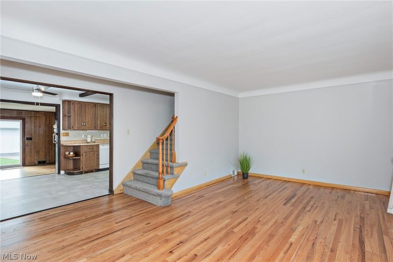 30104 Warren Road, Wickliffe, OH - Photo 4