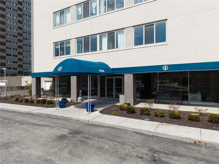 12520 Edgewater Drive #809, Lakewood, OH, 44107