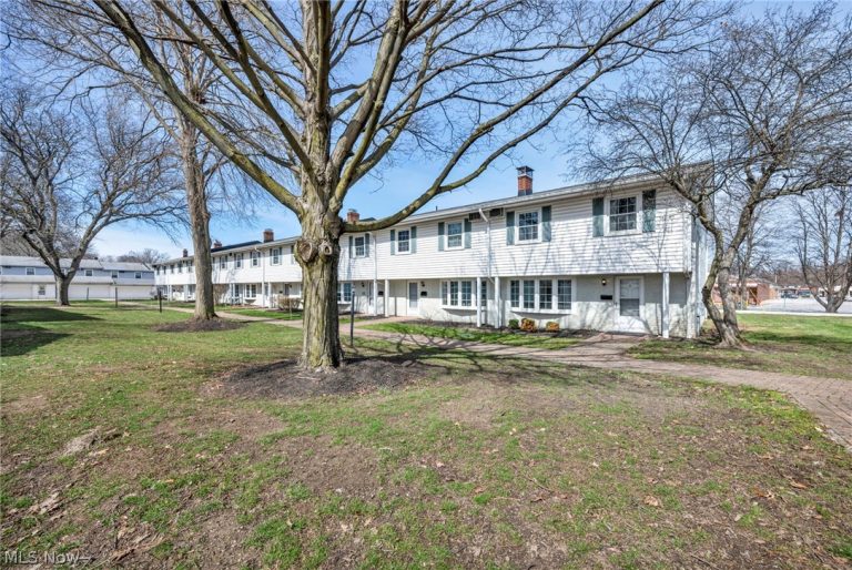 15 Meadowlawn Drive #9, Mentor, OH - Photo 3
