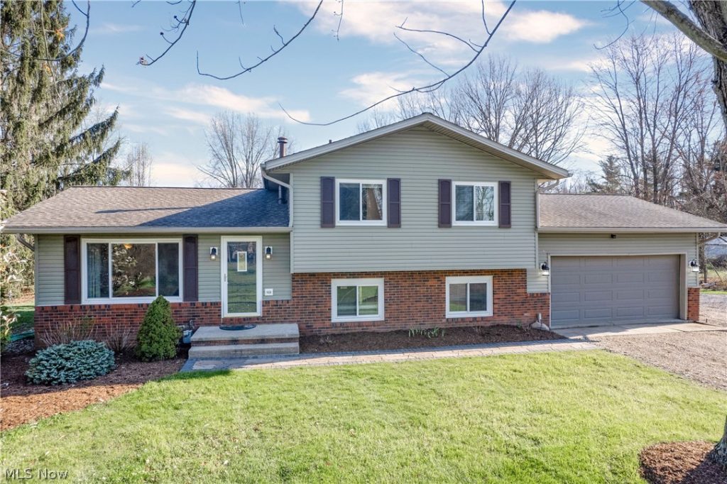 5225 Waterloo Road, Atwater, OH
