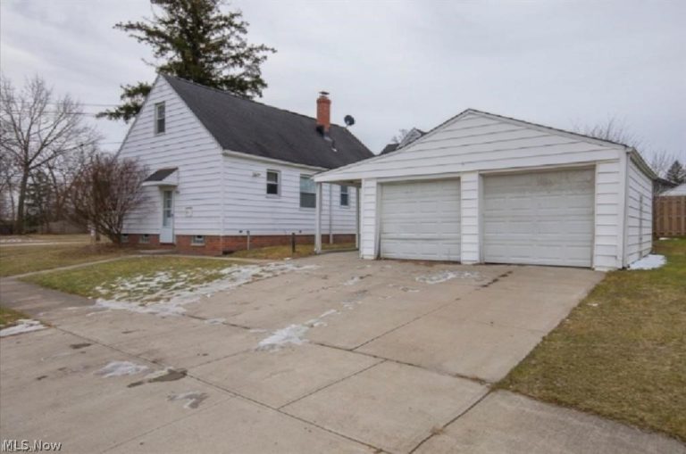 59 Greencroft Road, Bedford, OH - Photo 2