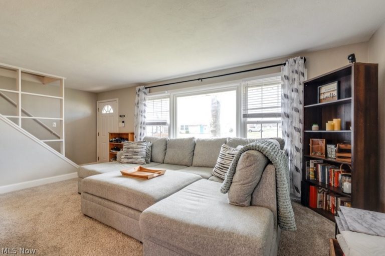 2331 Larchdale Drive, Cuyahoga Falls, OH - Photo 5