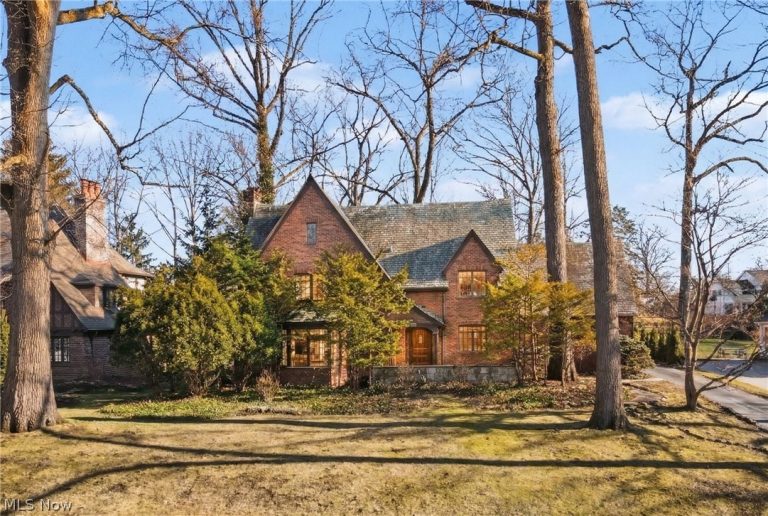 3119 Highland Drive, Silver Lake, OH, 44224