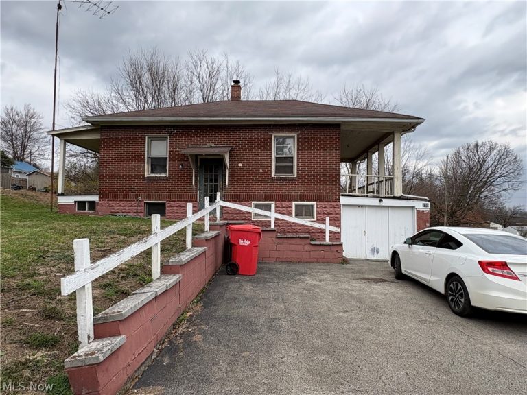 759 Gaylord Avenue, Masury, OH - Photo 2