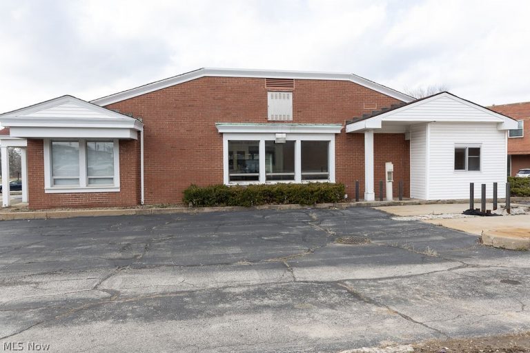 2911 Youngstown Road, Warren, OH - Photo 2