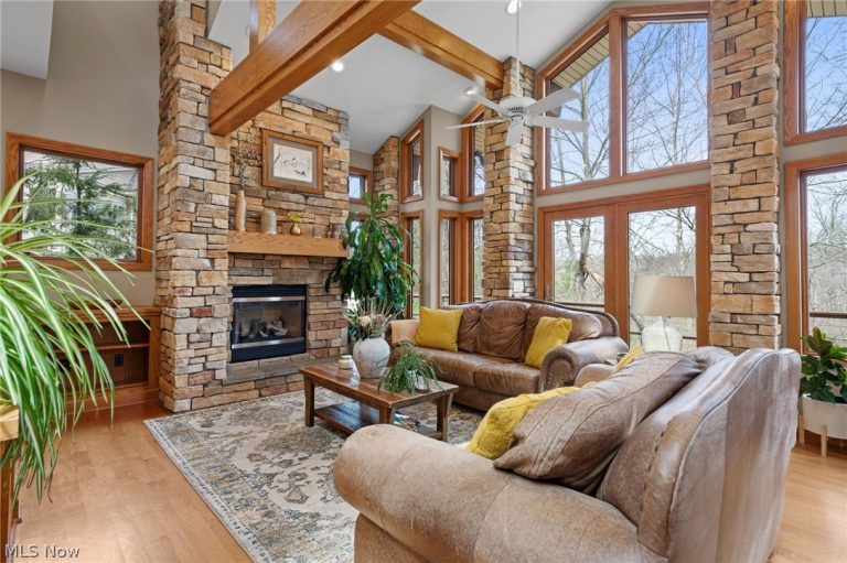 1105 Riverwoods Drive, Akron, OH - Photo 8