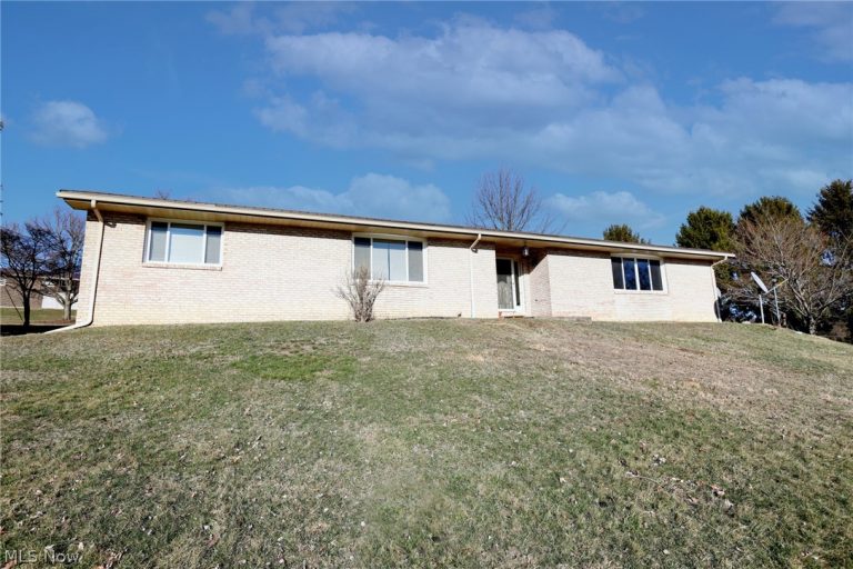 125 Meadowood Drive, New Cumberland, WV - Photo 2