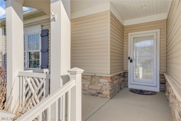 8195 Manor Gate Way, Mentor, OH - Photo 3