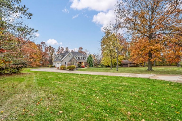 8933 Mountain View Drive, Mentor, OH - Photo 4