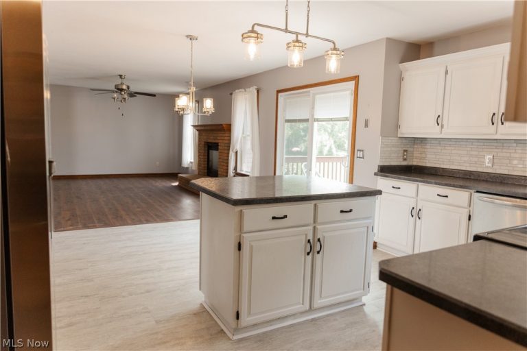 3069 Castle Circle, Massillon, OH - Photo 3