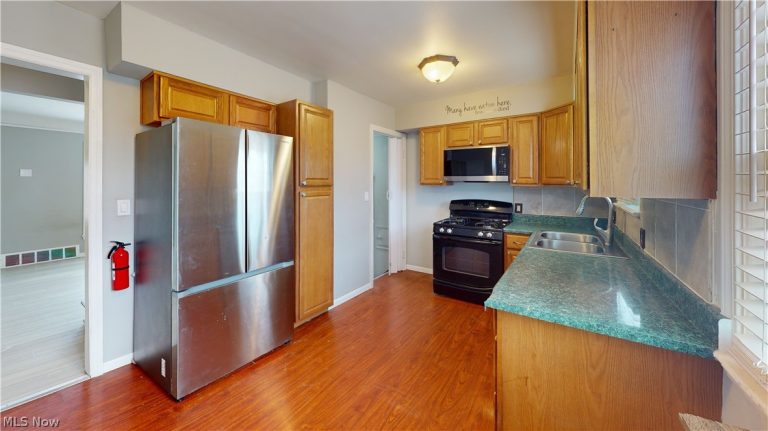 30008 Mildred Street, Willowick, OH - Photo 2