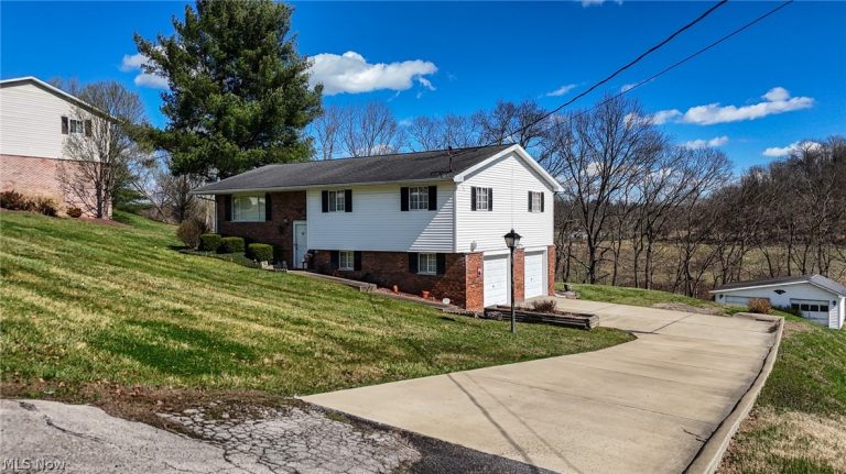 234 Woodlawn Avenue, Belpre, OH - Photo 2