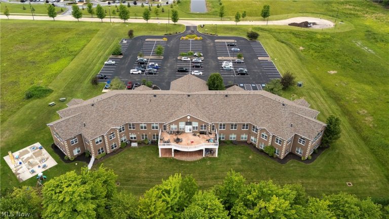 387 Golfview Lane, Highland Heights, OH - Photo 8