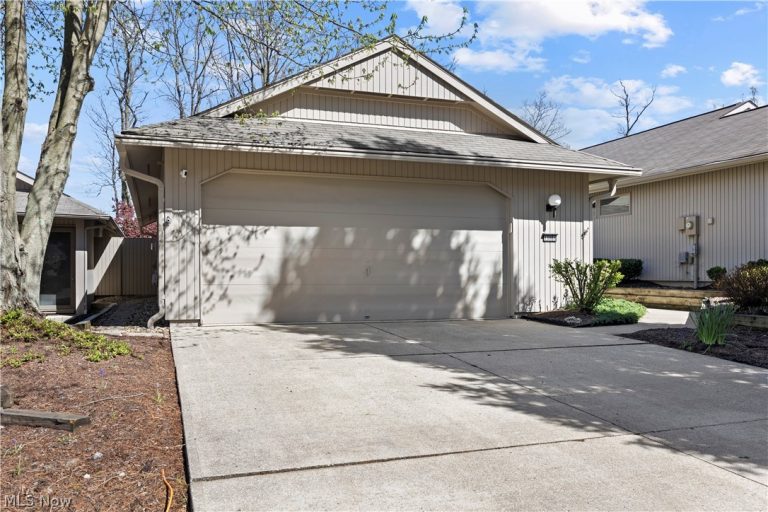 13081 Olympus Way, Strongsville, OH - Photo 2