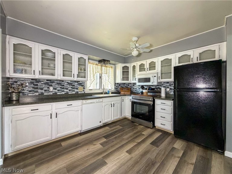 165 Winter Lane, Cortland, OH - Photo 8