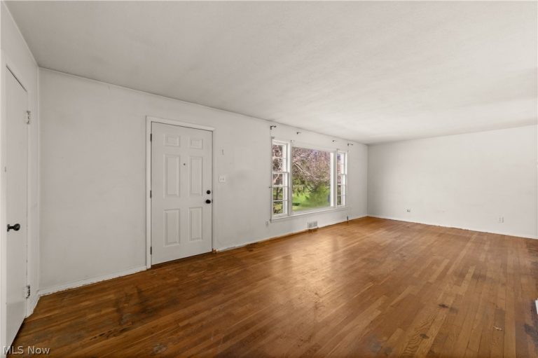 5120 Lake Vista Drive, Solon, OH - Photo 4