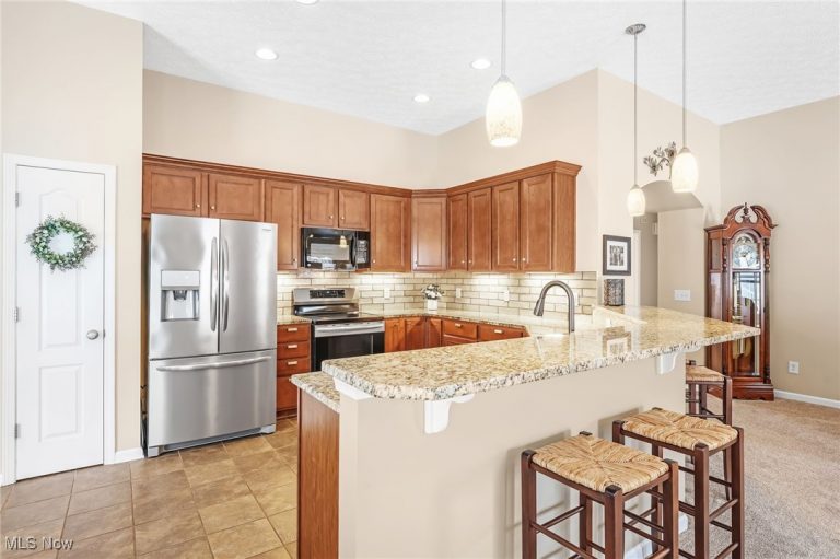 5145 Cardinal Court, Lorain, OH - Photo 6