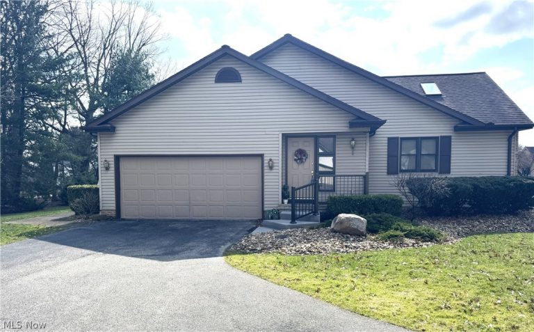 1151 Surrey Point Drive, Warren, OH, 44484