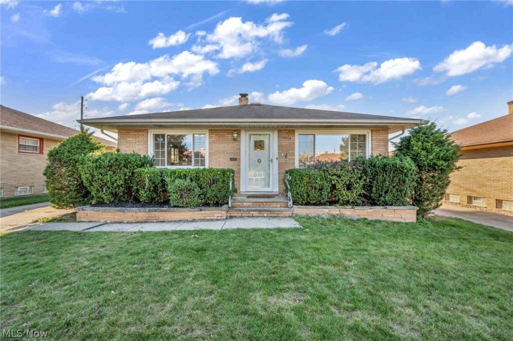 4208 Spring Crest Drive, Brooklyn, OH