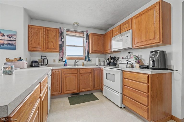 1380 Lanedale Street, Massillon, OH - Photo 8