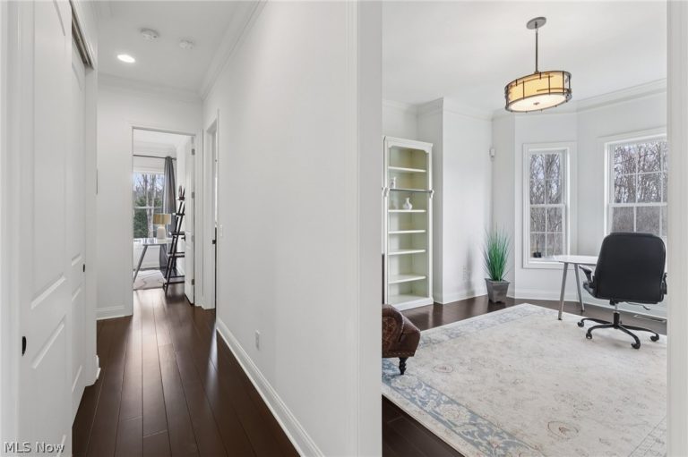 380 Crown Ridge Drive, Cuyahoga Falls, OH - Photo 4