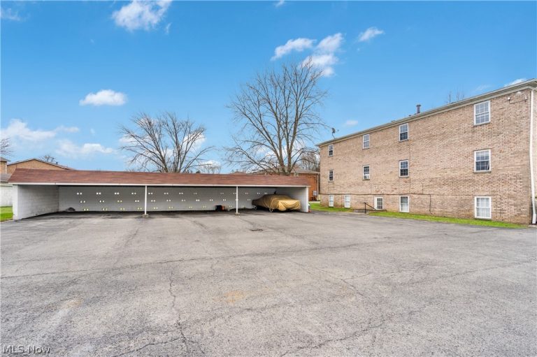 1982 Mathews Road, Poland, OH - Photo 6